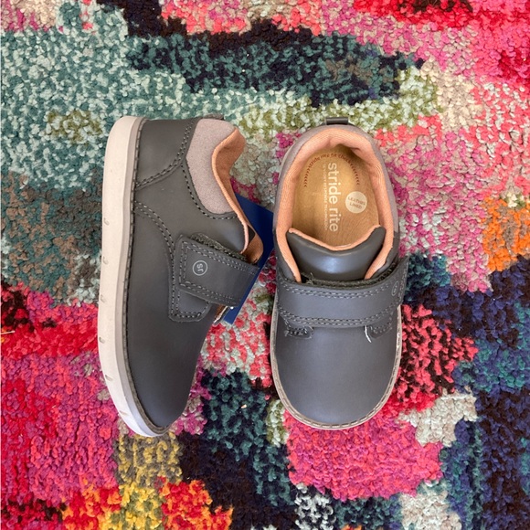 Stride Rite Charcoal Leather Kids Sneakers - Picture 1 of 1